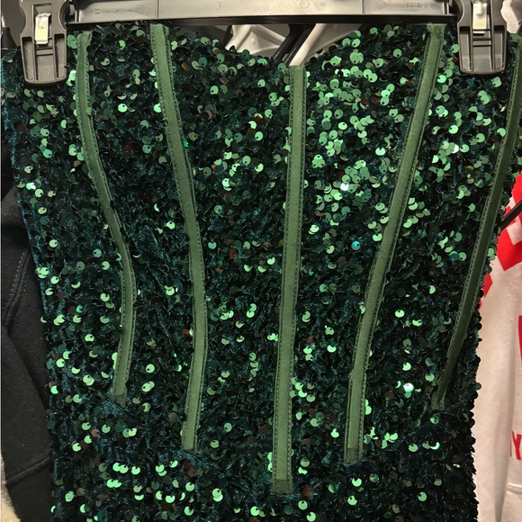 Alglist Zeina Emerald Green Gown - Picture 4 of 6